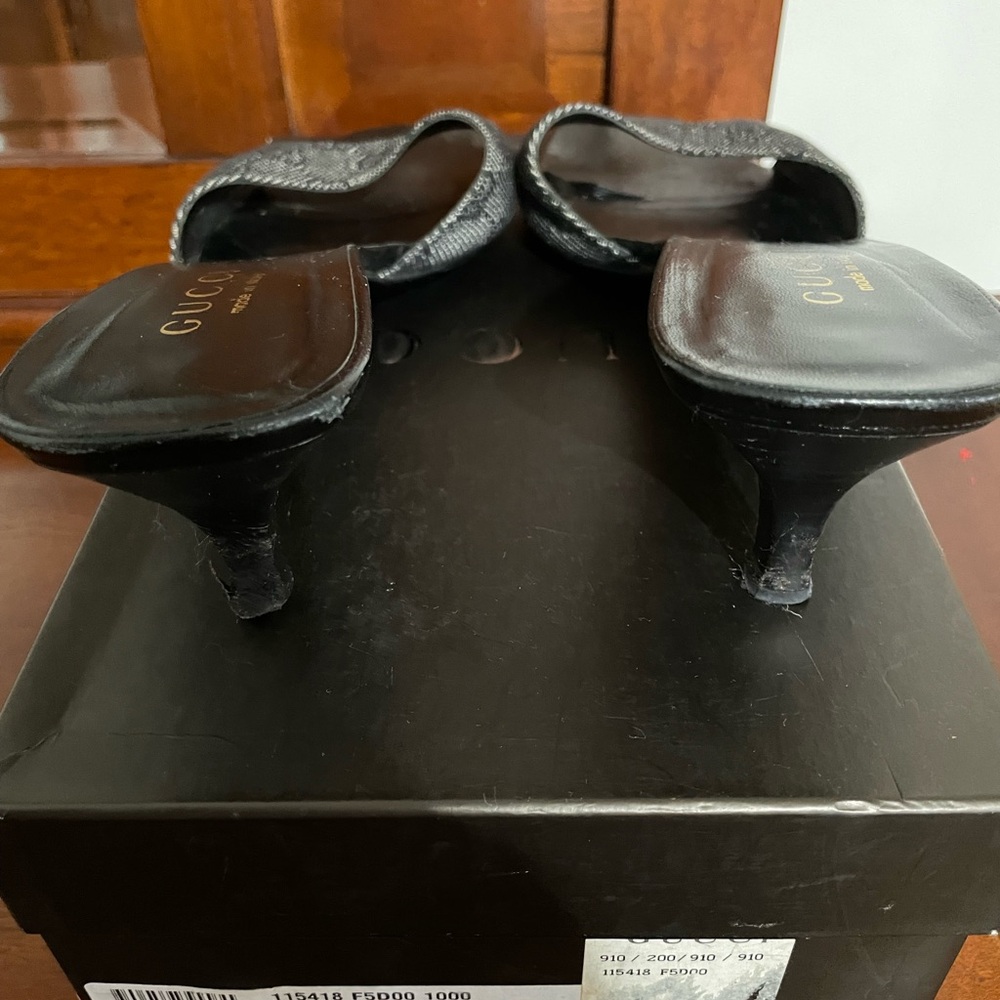 Vintage Gucci Women's Black Patterned Heels - Picture 6 of 6